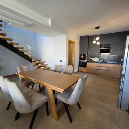 Villa Ayayorgi Sueper Havuzlu Yeni Cesme