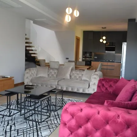 Ayayorgi Sueper Havuzlu Yeni Villa Cesme