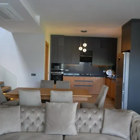 Ayayorgi Sueper Havuzlu Yeni Villa Cesme