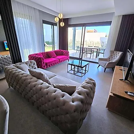 Ayayorgi Sueper Havuzlu Yeni Villa Çeşme