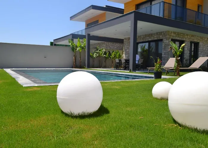 Ayayorgi Sueper Havuzlu Yeni Villa