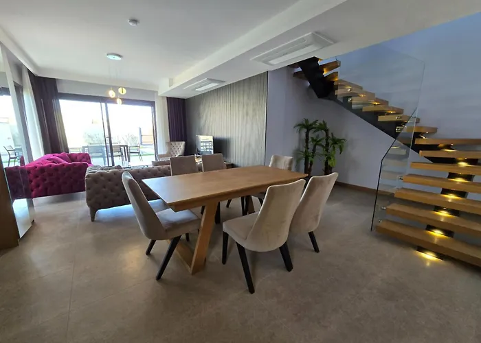 Ayayorgi Sueper Havuzlu Yeni * Çeşme